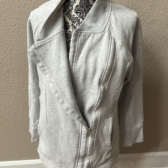 🍋Lululemon Grey Long-Sleeve, side Zip - Picture 7 of 13